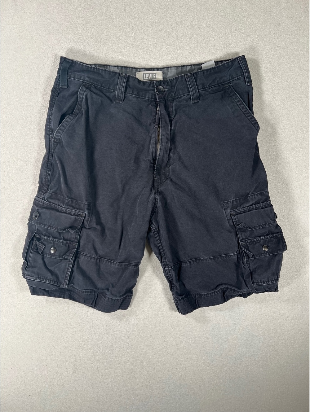 Levi’s 100% cotton black cargo pocket shorts Size 36